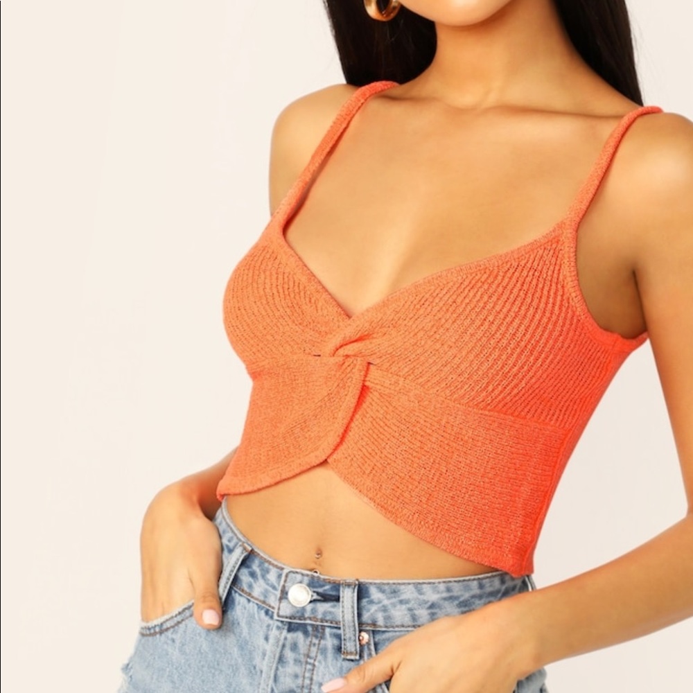 One left Twist front crop size medium